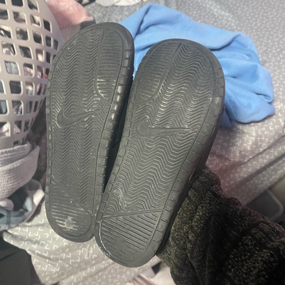 Nike Slides - Picture 2 of 3